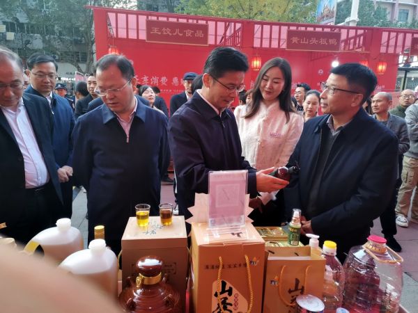 腾龙集团,油茶莳植生产加工销售,植物油莳植生产加工销售